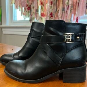 Tommy Hilfiger ankle boots size 5.5 black with gold logo